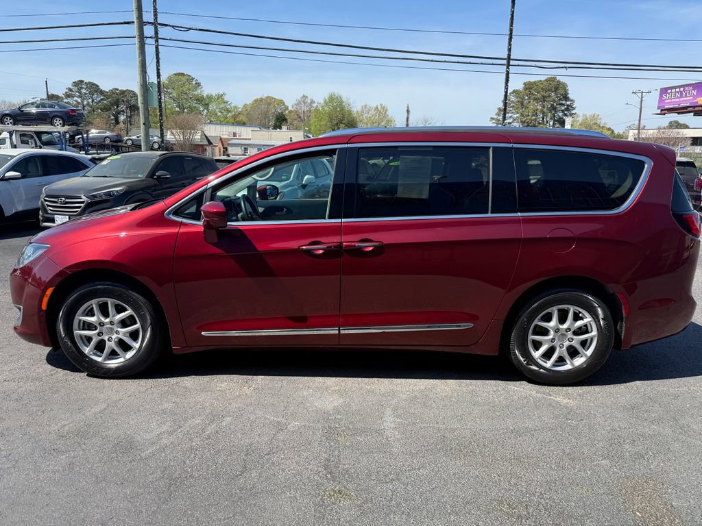 Used 2020 Chrysler Pacifica Touring-L w/ Advanced Safetytec Group image 9