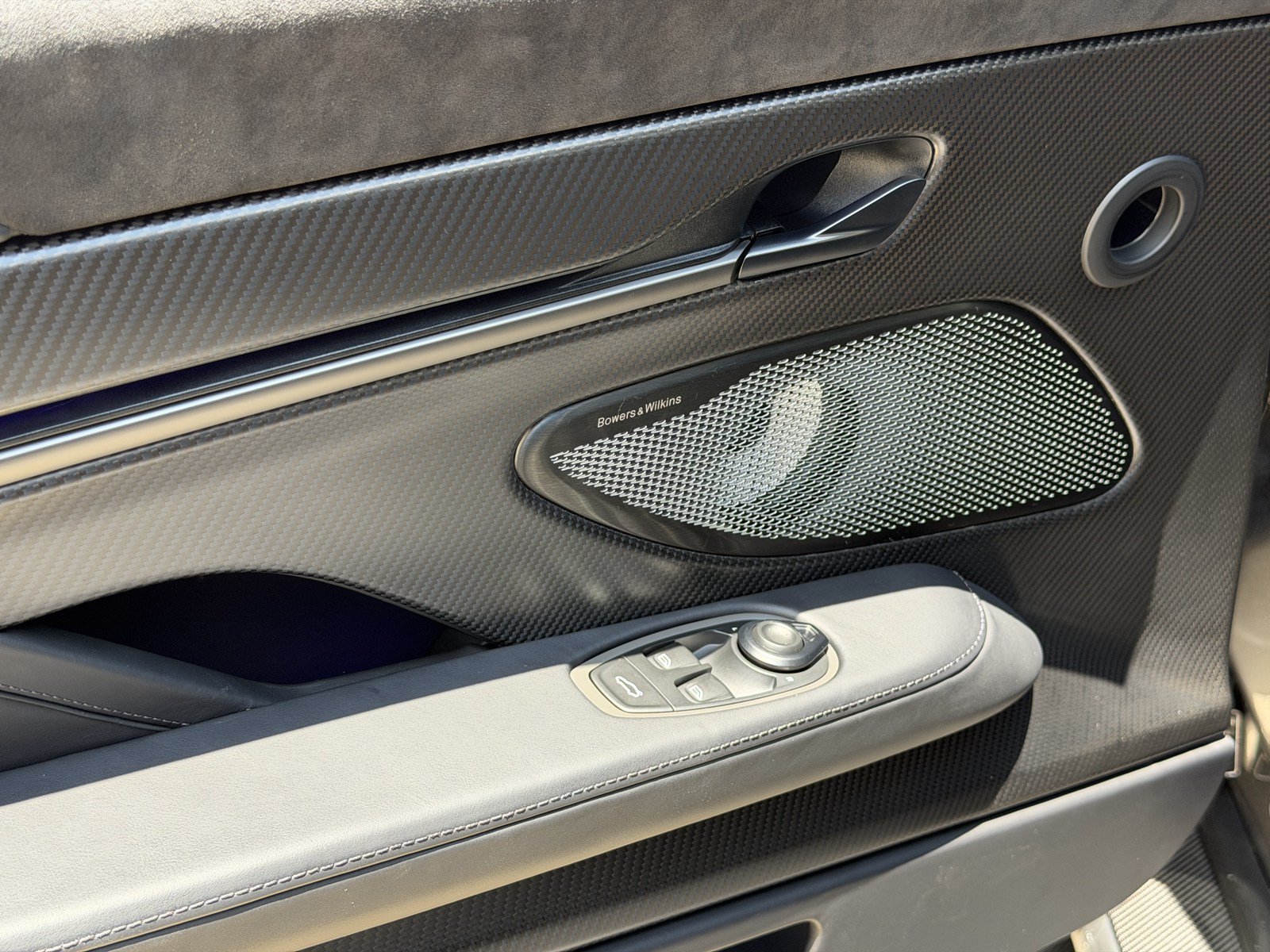 Used 2025 Aston Martin Vanquish RWD image 19