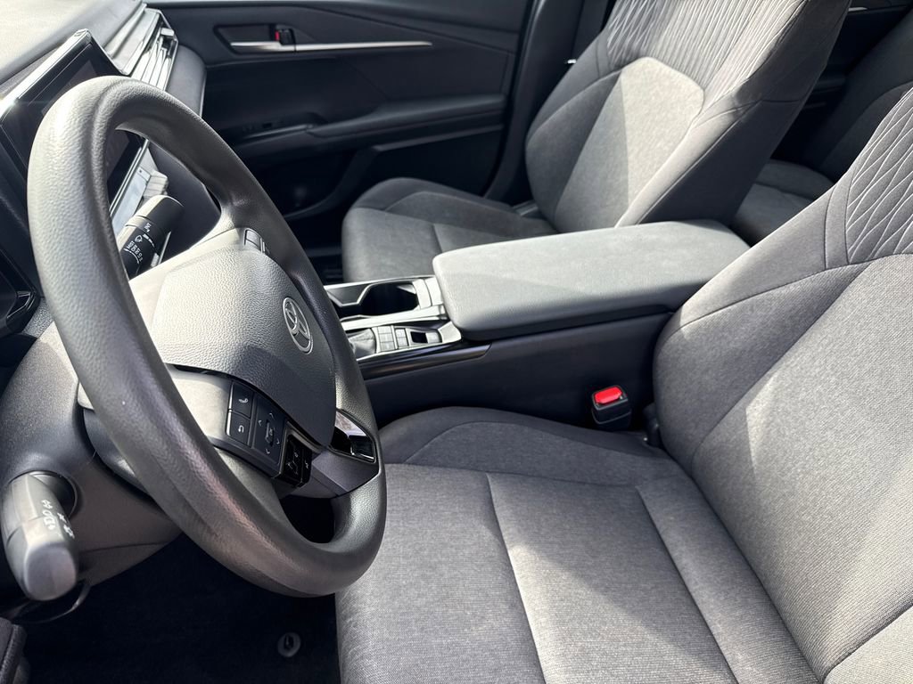 Used 2025 Toyota Camry LE FWD image 18