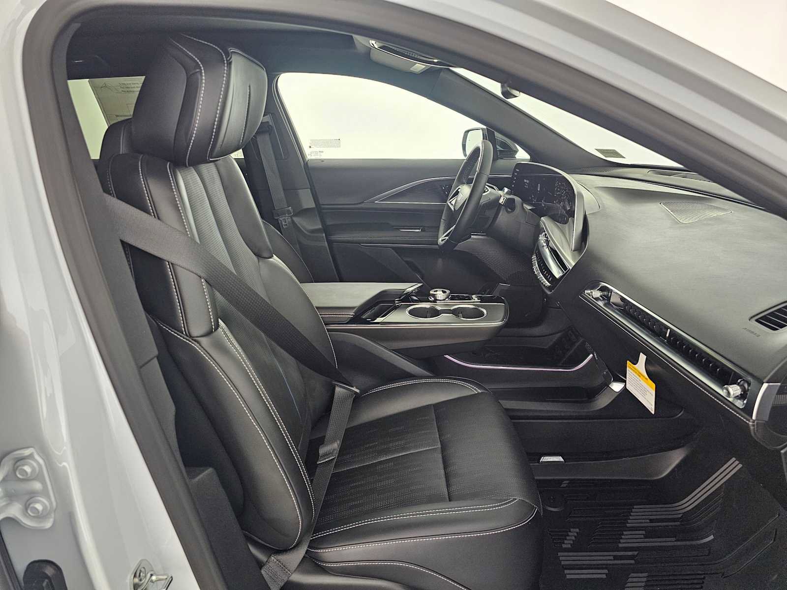 New 2026 Cadillac Lyriq Luxury w/ LPO, Floor Liner Package image 10