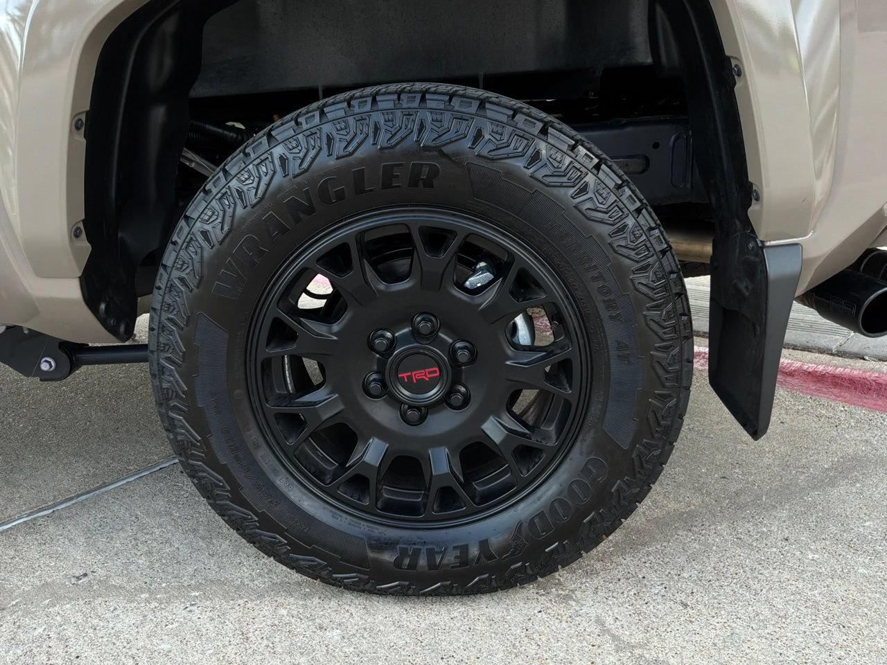 Used 2026 Toyota Tacoma TRD Sport w/ TRD Sport Premium Package RWD image 9