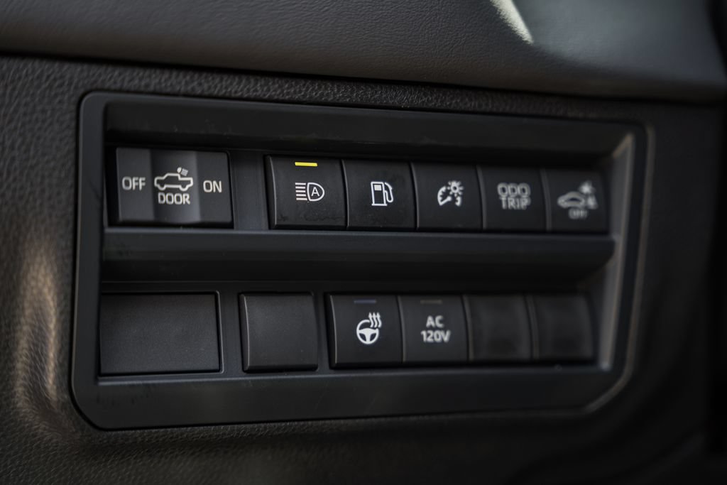 Used 2025 Toyota Tundra Platinum AWD/4WD image 49