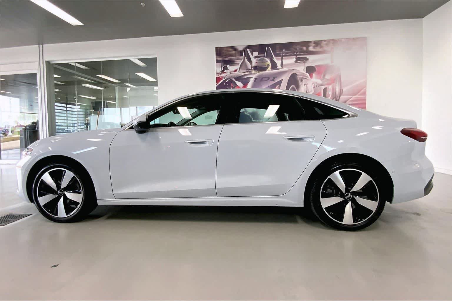 Used 2025 Audi A5 2.0T Premium Plus w/ Premium Plus AWD/4WD image 3