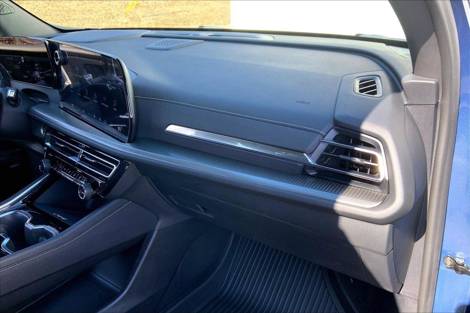 Used 2024 Chevrolet Traverse LT w/ Enhanced Driving Package image 15