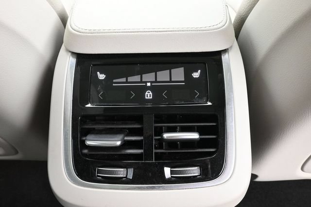 Used 2024 Volvo XC90 B5 Plus w/ Protection Package AWD/4WD image 32