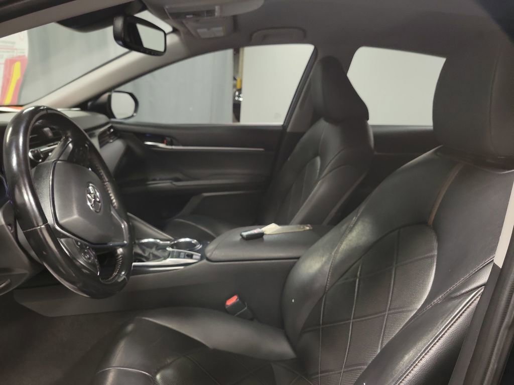 Used 2019 Toyota Camry XLE image 12