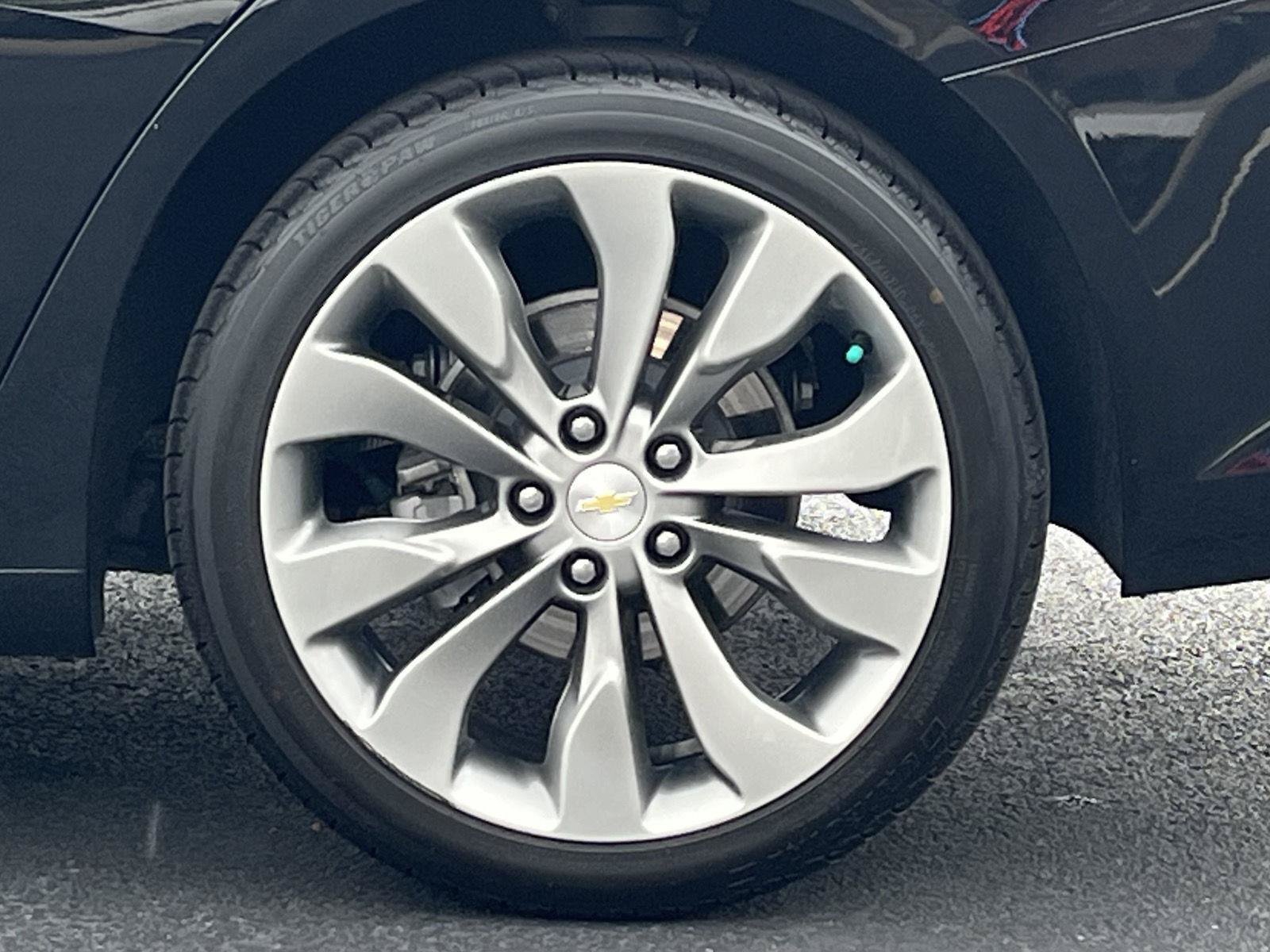 Used 2018 Chevrolet Malibu Premier w/ Premier Sun and Wheel Package FWD image 31