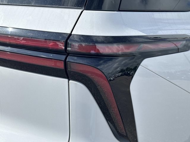 New 2026 Chevrolet Traverse LT w/ Driver Confidence Package FWD image 12