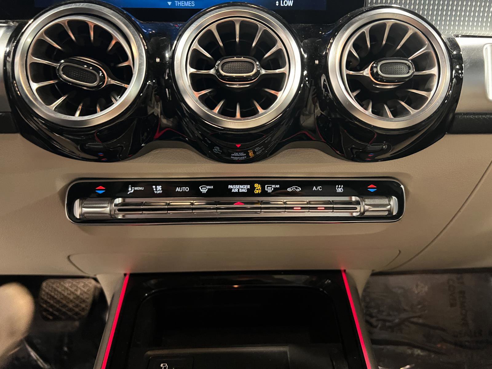 Used 2023 Mercedes-Benz EQB 300 4MATIC image 19