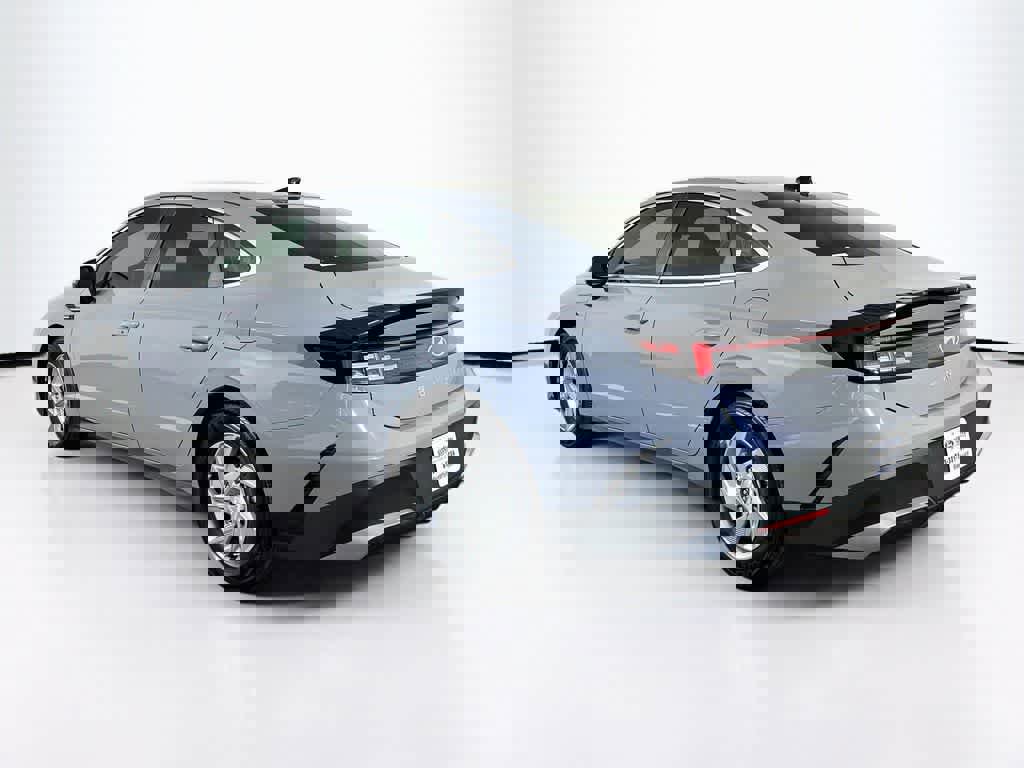 Used 2025 Hyundai Sonata SE image 4