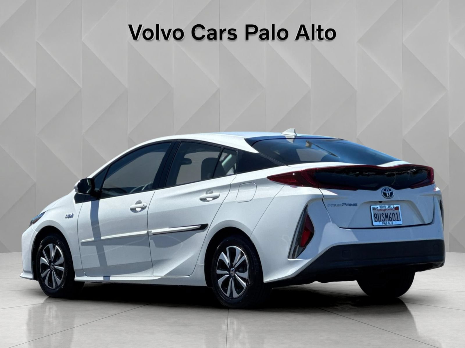 Used 2017 Toyota Prius Prime Plus FWD image 7