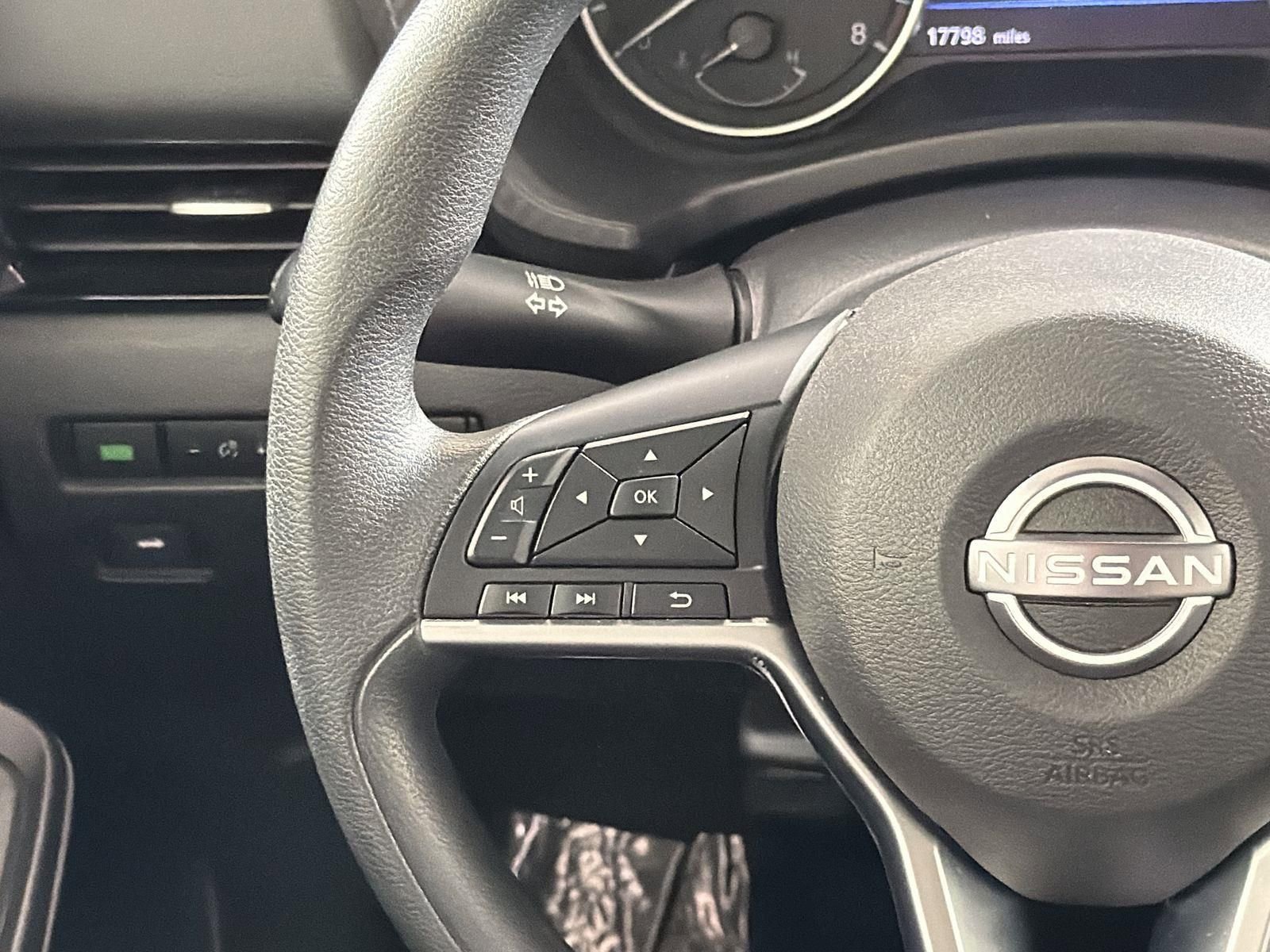 Used 2025 Nissan Sentra SV FWD image 11