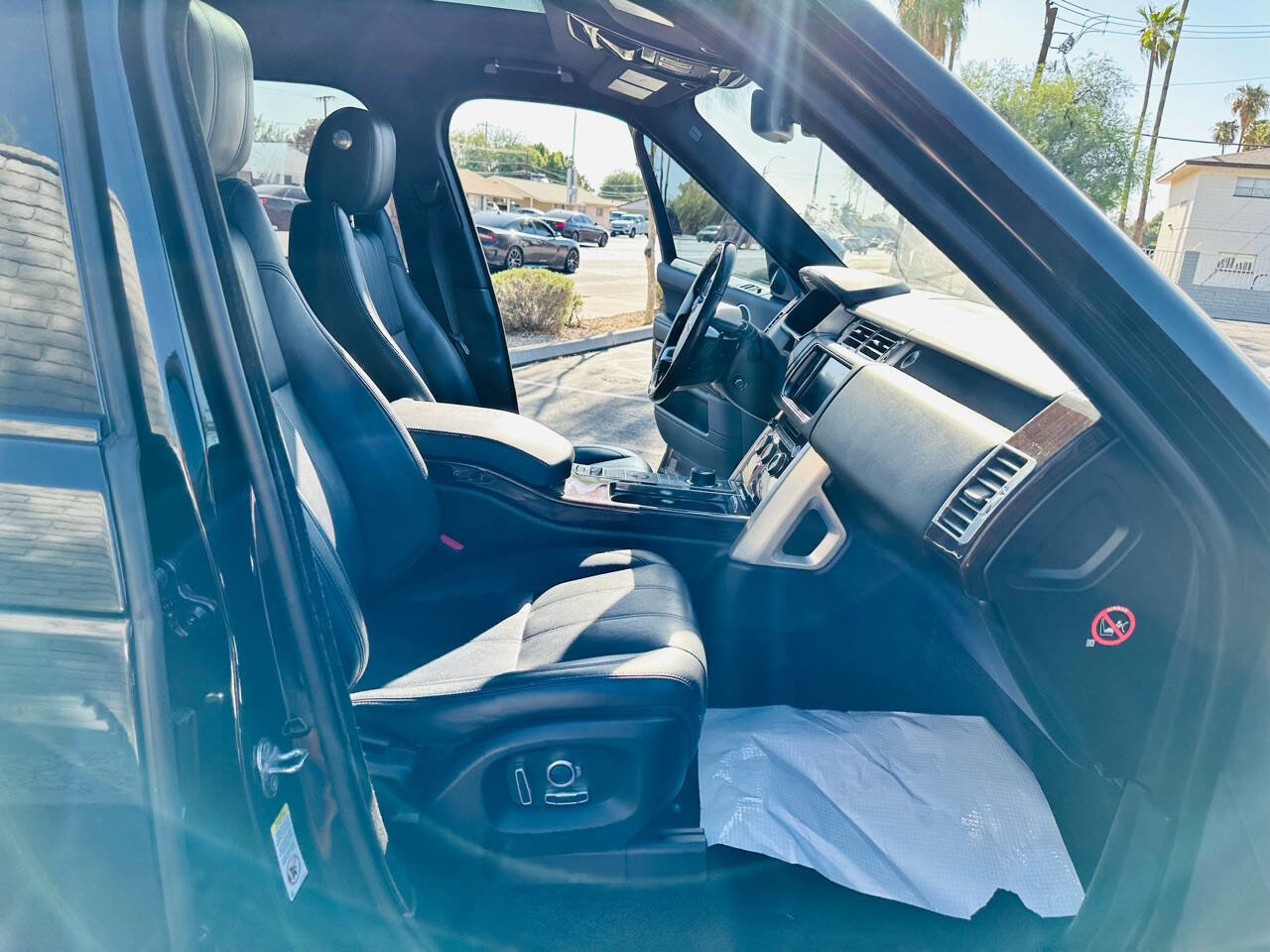 Used 2016 Land Rover Range Rover HSE image 32