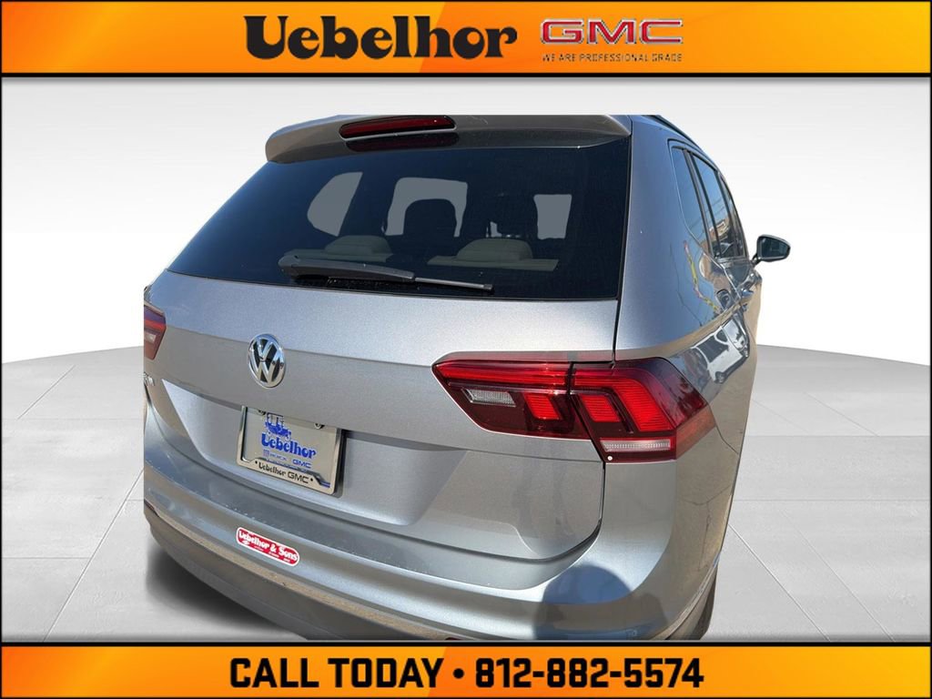Used 2021 Volkswagen Tiguan SE w/ Panoramic Sunroof Package FWD image 10
