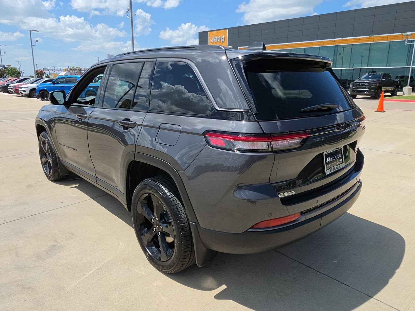 New 2026 Jeep Grand Cherokee Limited w/ Limited Altitude Package AWD/4WD image 3