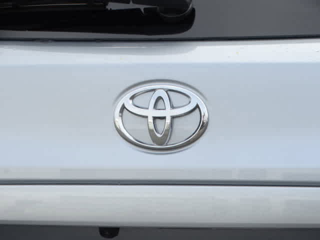 Certified 2023 Toyota Corolla Cross XLE image 9