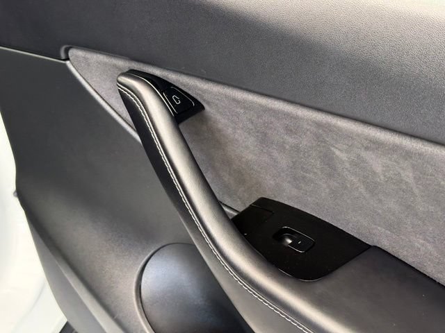 Used 2021 Tesla Model Y Long Range AWD/4WD image 23