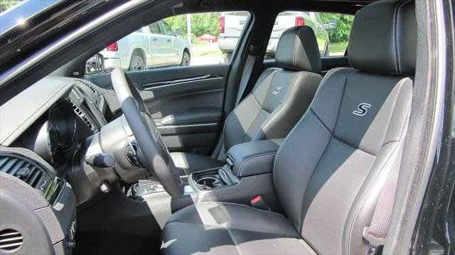 Certified 2023 Chrysler 300 S w/ Comfort Group RWD image 7