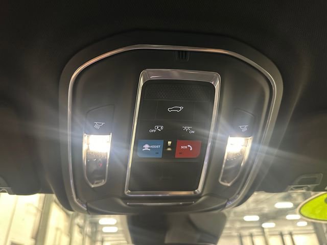 Used 2023 Jeep Grand Cherokee Altitude image 31