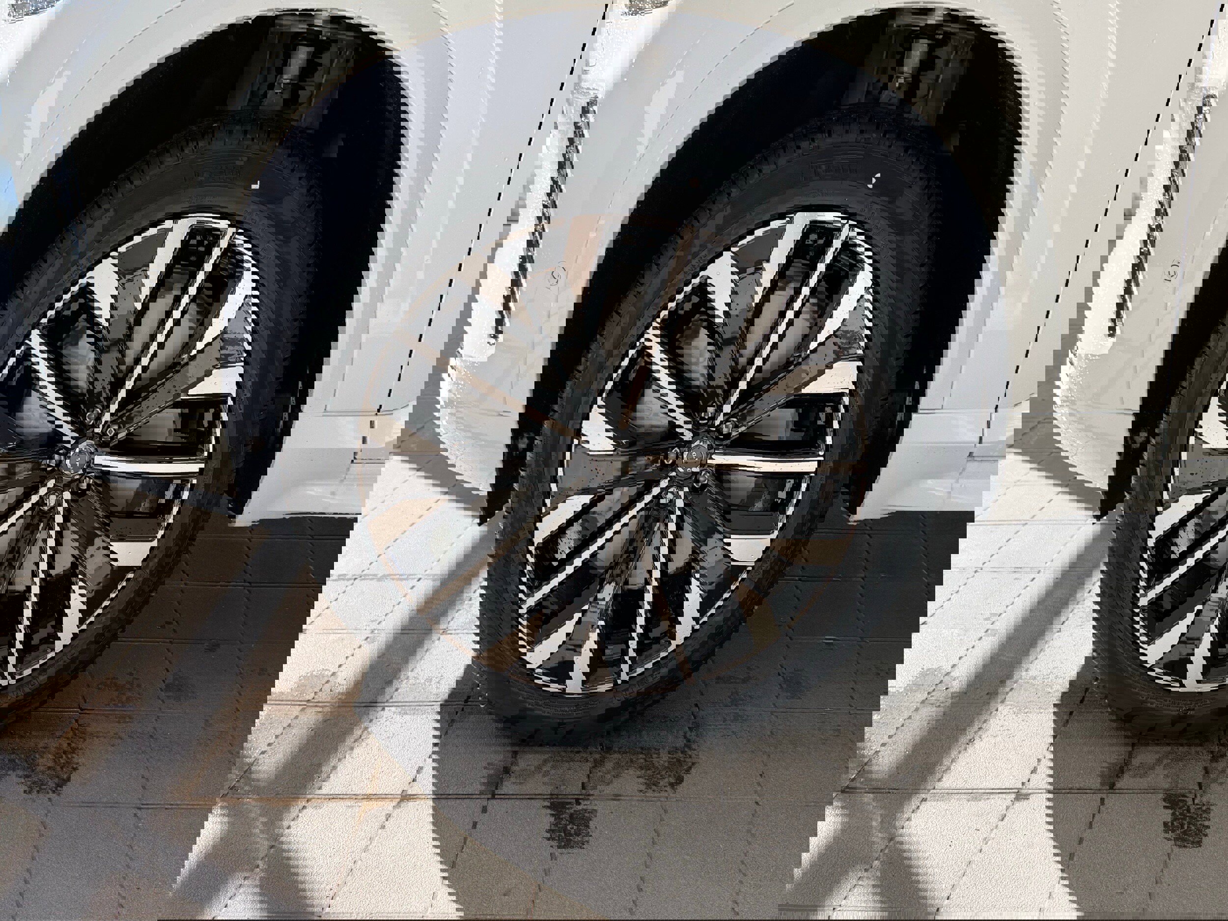 New 2026 Volvo XC90 B6 Plus w/ Protection Package Premier image 9