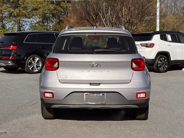 Used 2025 Hyundai Venue SEL image 4