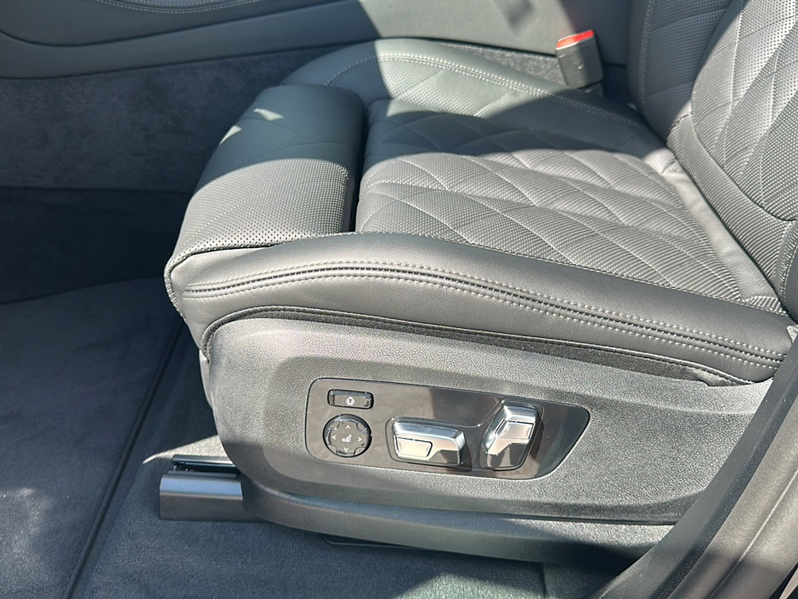 New 2026 BMW X5 M60i image 12