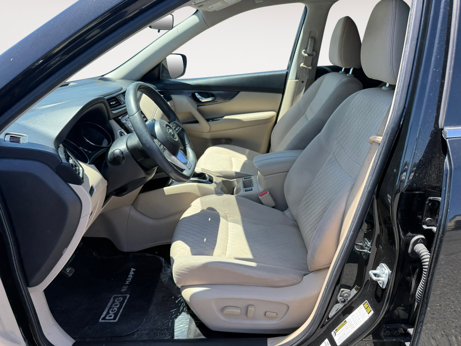 Used 2017 Nissan Rogue SV AWD/4WD image 10