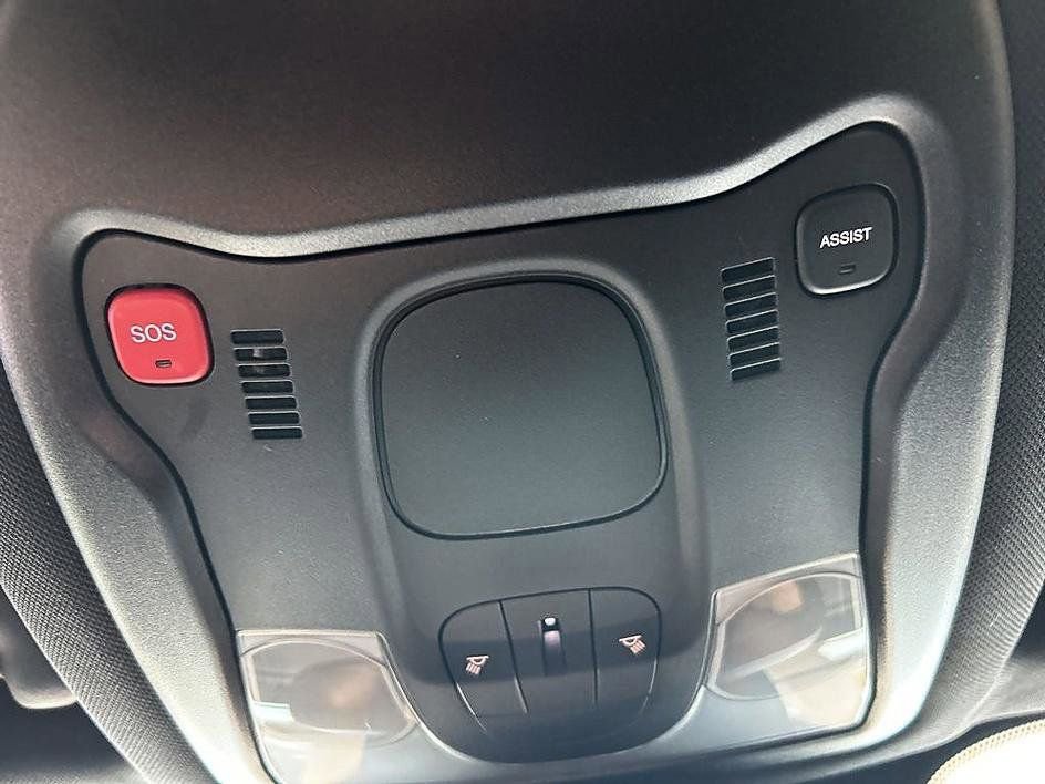 Used 2022 Jeep Renegade Altitude w/ Convenience Group image 23