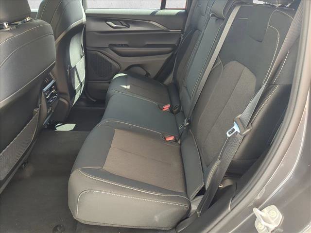 New 2025 Jeep Grand Cherokee Laredo X w/ Luxury Tech Group I image 16