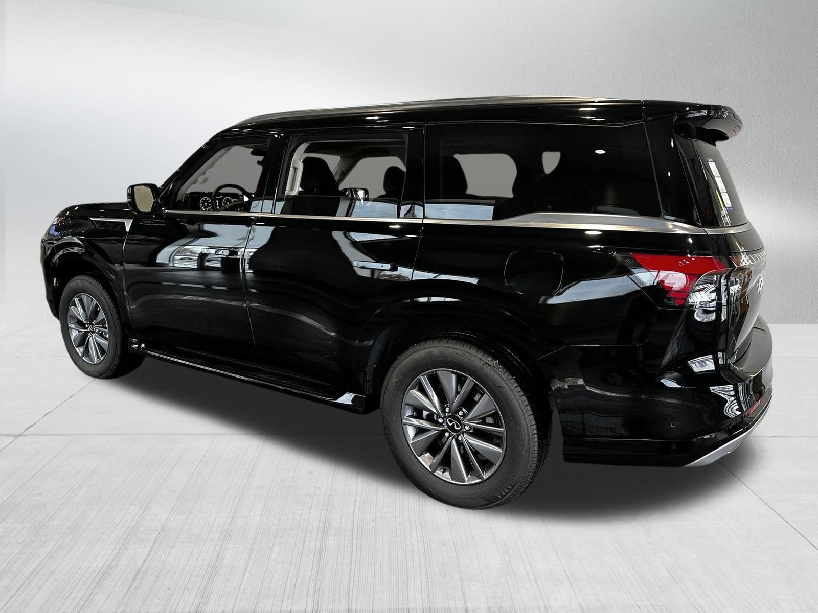 New 2025 INFINITI QX80 Pure image 3