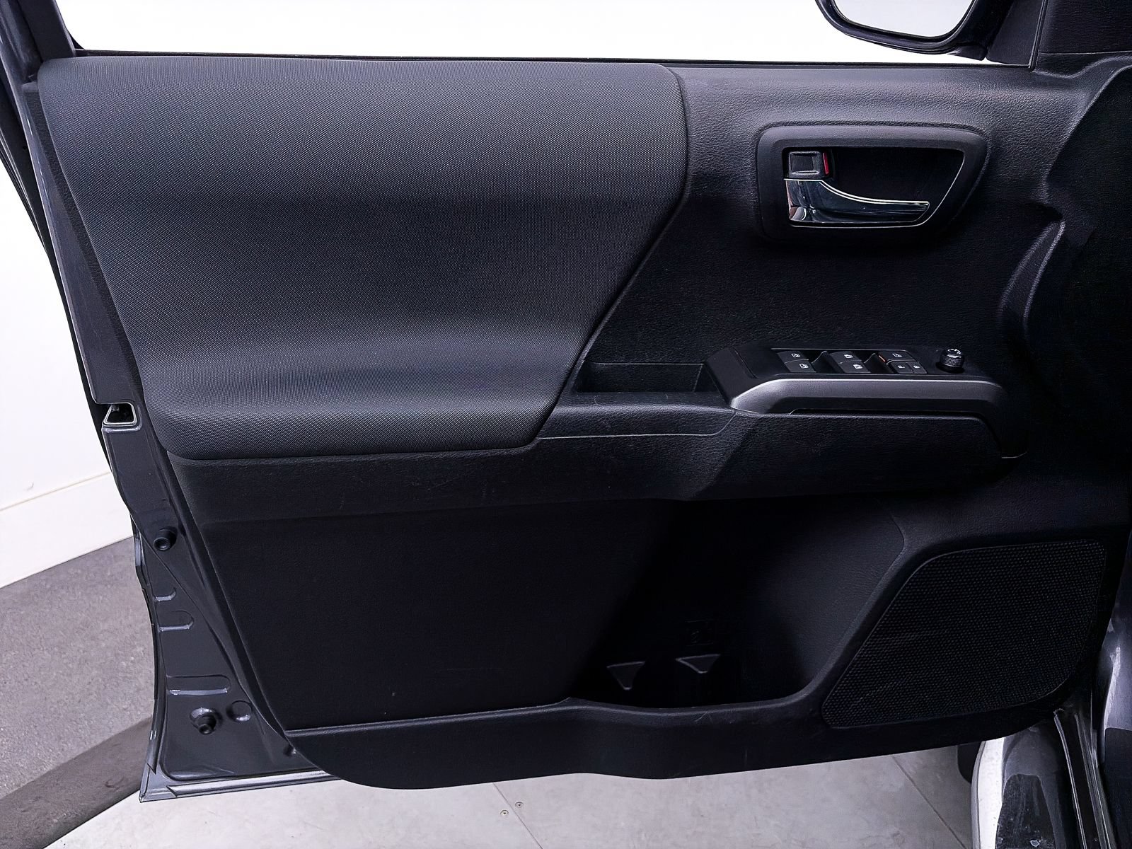 Used 2023 Toyota Tacoma TRD Sport AWD/4WD image 15