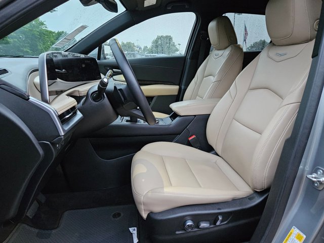 Used 2025 Cadillac XT4 Premium Luxury FWD image 15