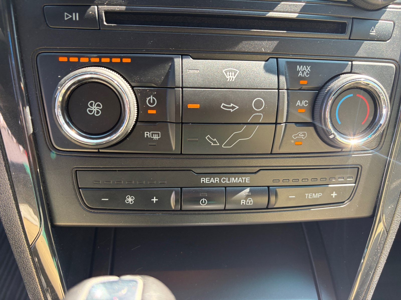 Used 2017 Ford Explorer 4WD w/ Class II Trailer Tow Package image 12