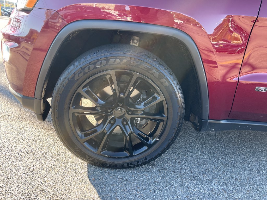 Used 2017 Jeep Grand Cherokee Limited AWD/4WD image 9