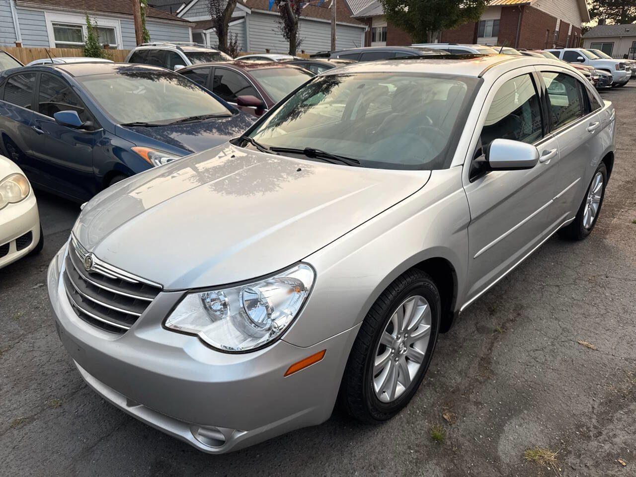 Used 2010 Chrysler Sebring Limited image 1