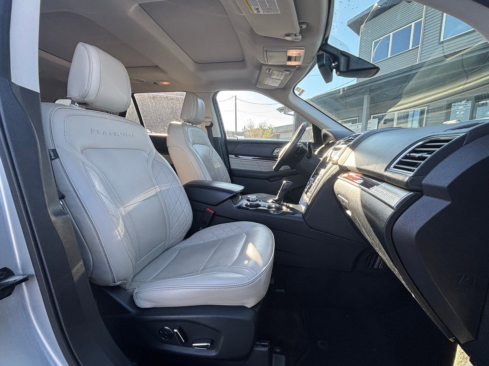 Used 2018 Ford Explorer Platinum AWD/4WD image 24