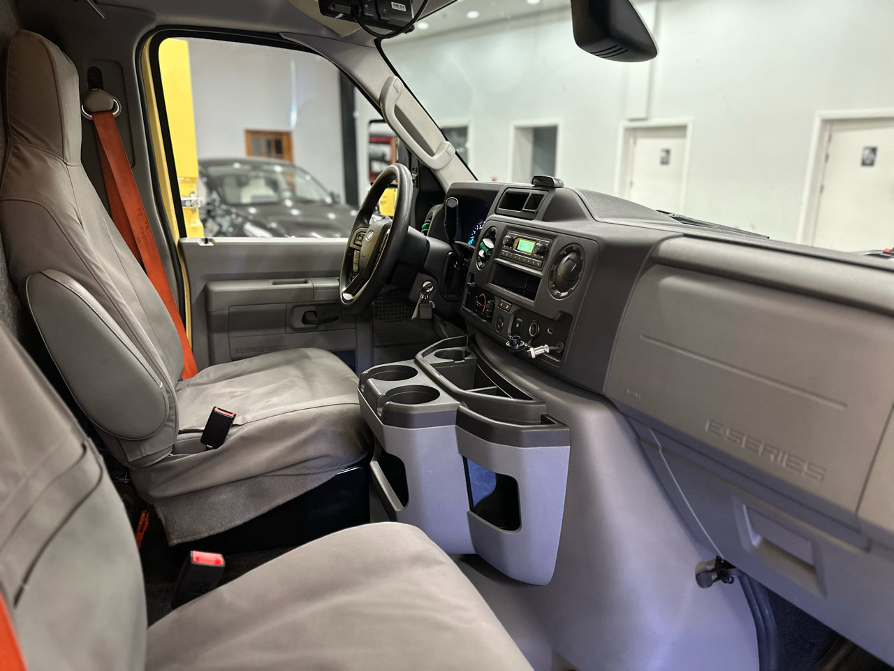 Used 2022 Ford E-450 and Econoline 450 Super Duty image 17