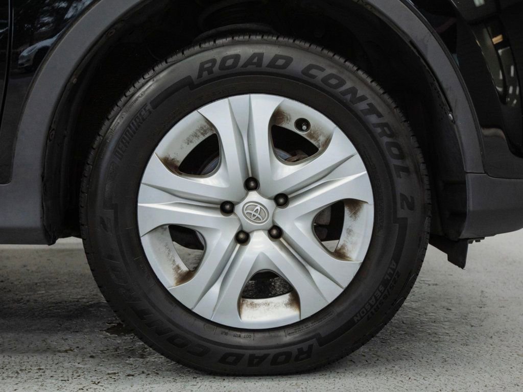 Used 2015 Toyota RAV4 LE image 10