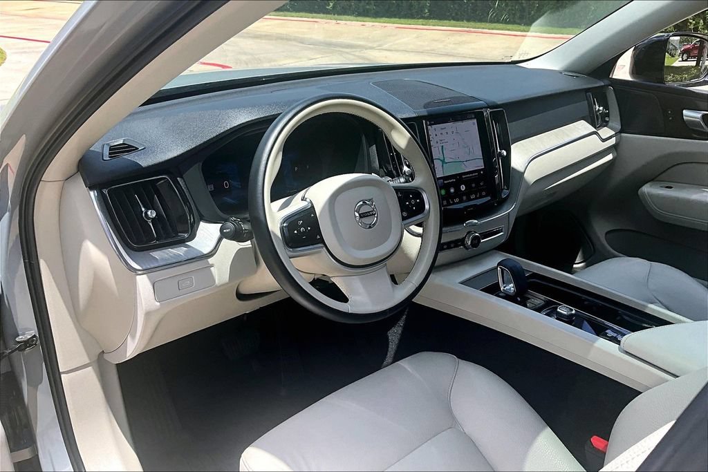 Certified 2024 Volvo XC60 B5 Plus w/ Protection Package Premier AWD/4WD image 17