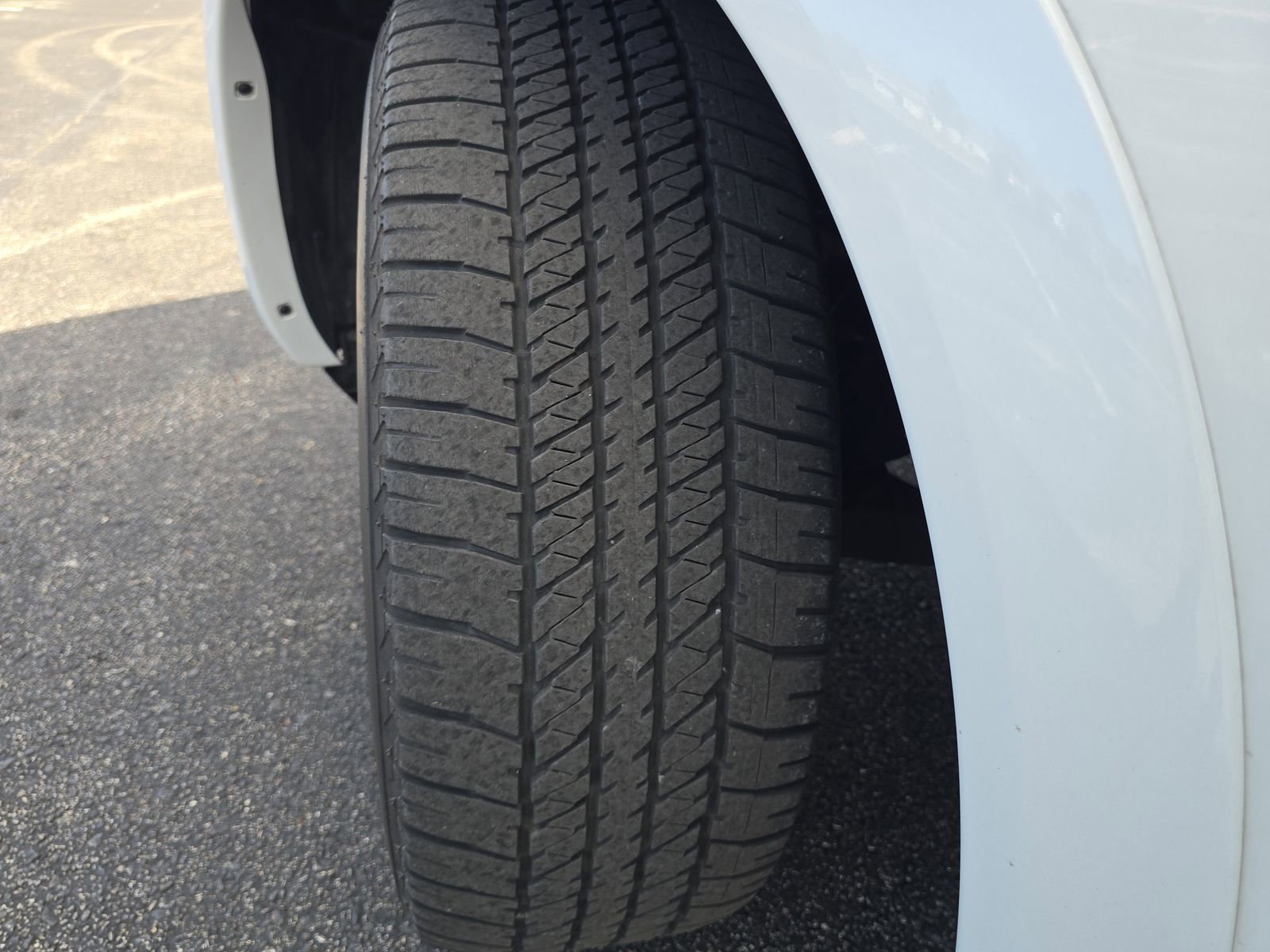 Used 2023 Nissan Armada SL w/ Captain's Chairs Package image 31