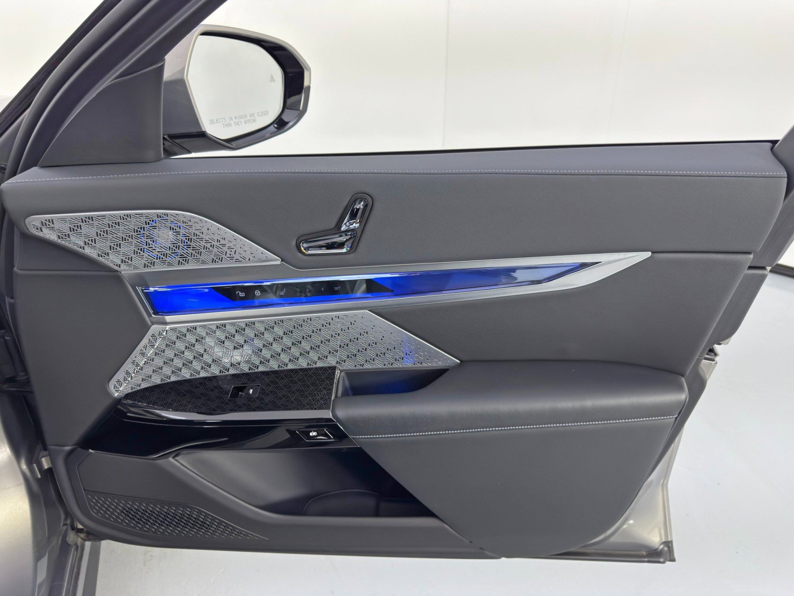 Used 2023 BMW i7 xDrive60 image 56