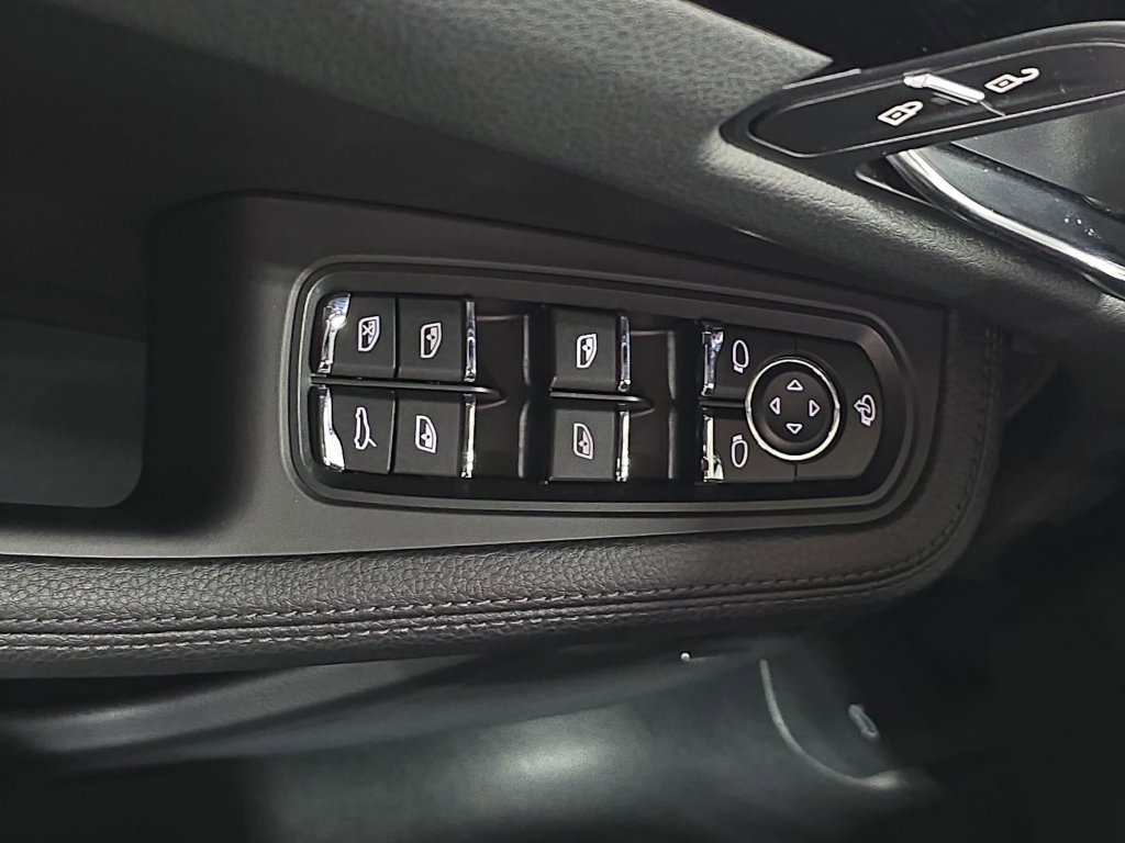 Certified 2026 Porsche Macan AWD/4WD image 21