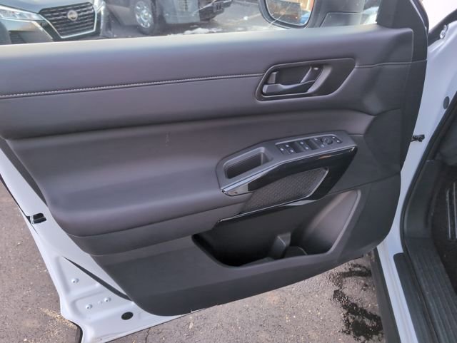 New 2025 Nissan Pathfinder SV w/ Black Appearance Package image 15