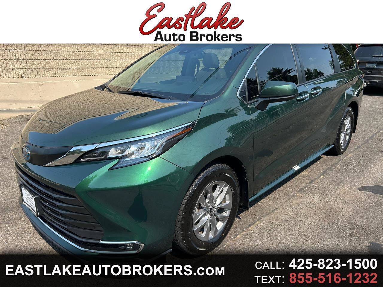Used 2022 Toyota Sienna XLE AWD/4WD image 1