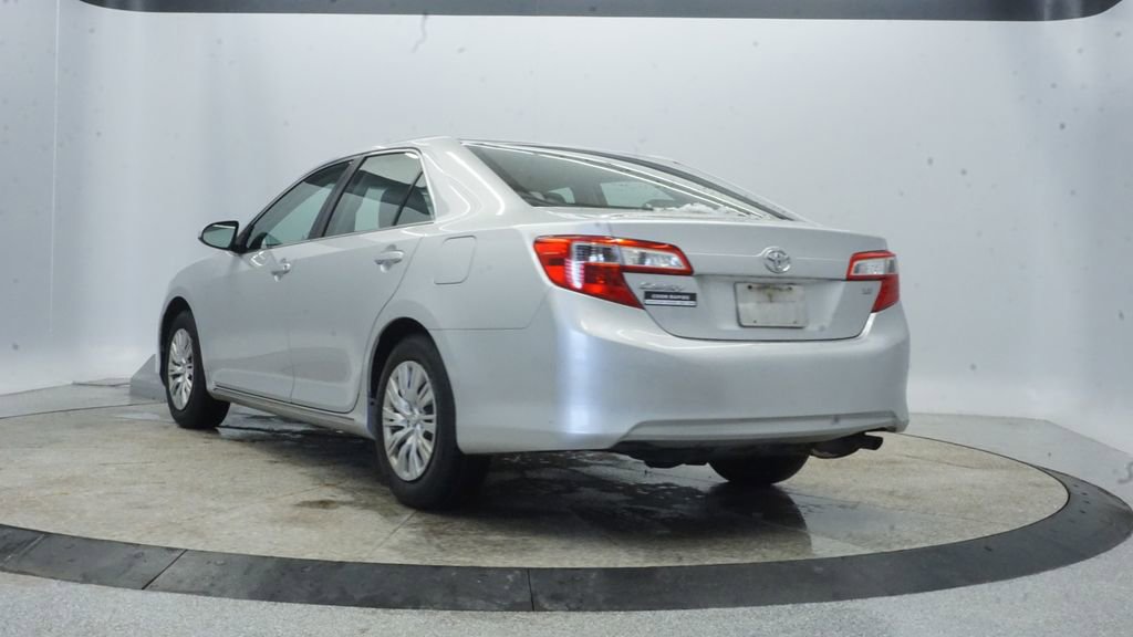 Used 2013 Toyota Camry LE image 6