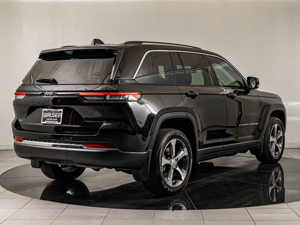 Used 2022 Jeep Grand Cherokee Limited 4xe w/ Luxury Tech Group II AWD/4WD image 5