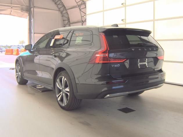 Used 2025 Volvo V60 B5 Cross Country Plus image 3