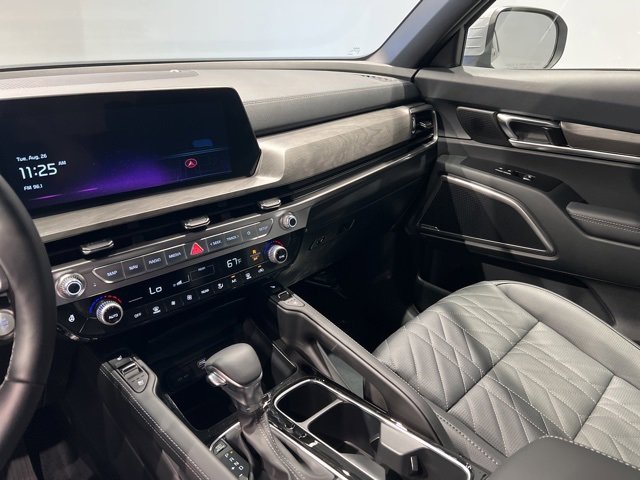 Used 2025 Kia Telluride AWD image 21
