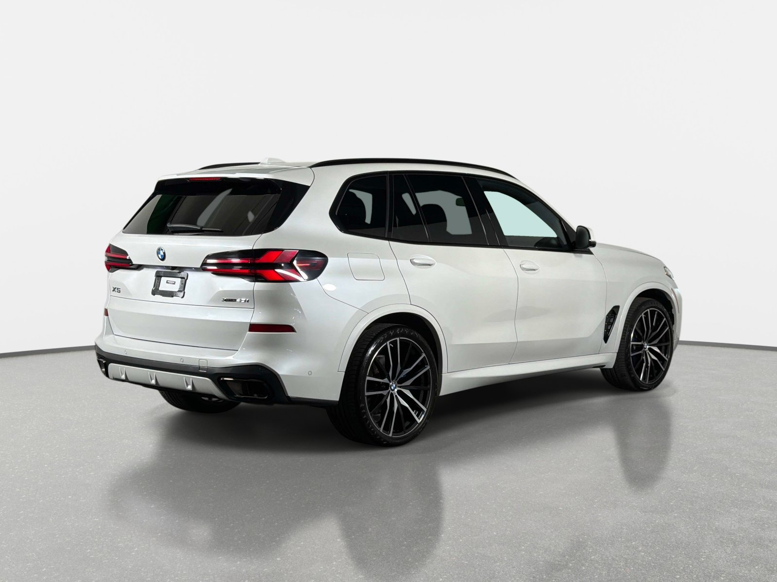Used 2024 BMW X5 xDrive40i AWD/4WD image 3