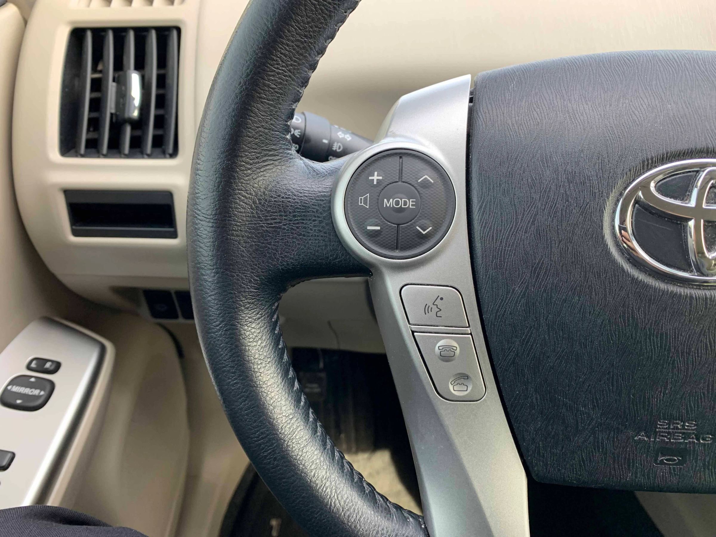 Used 2014 Toyota Prius V Five image 15